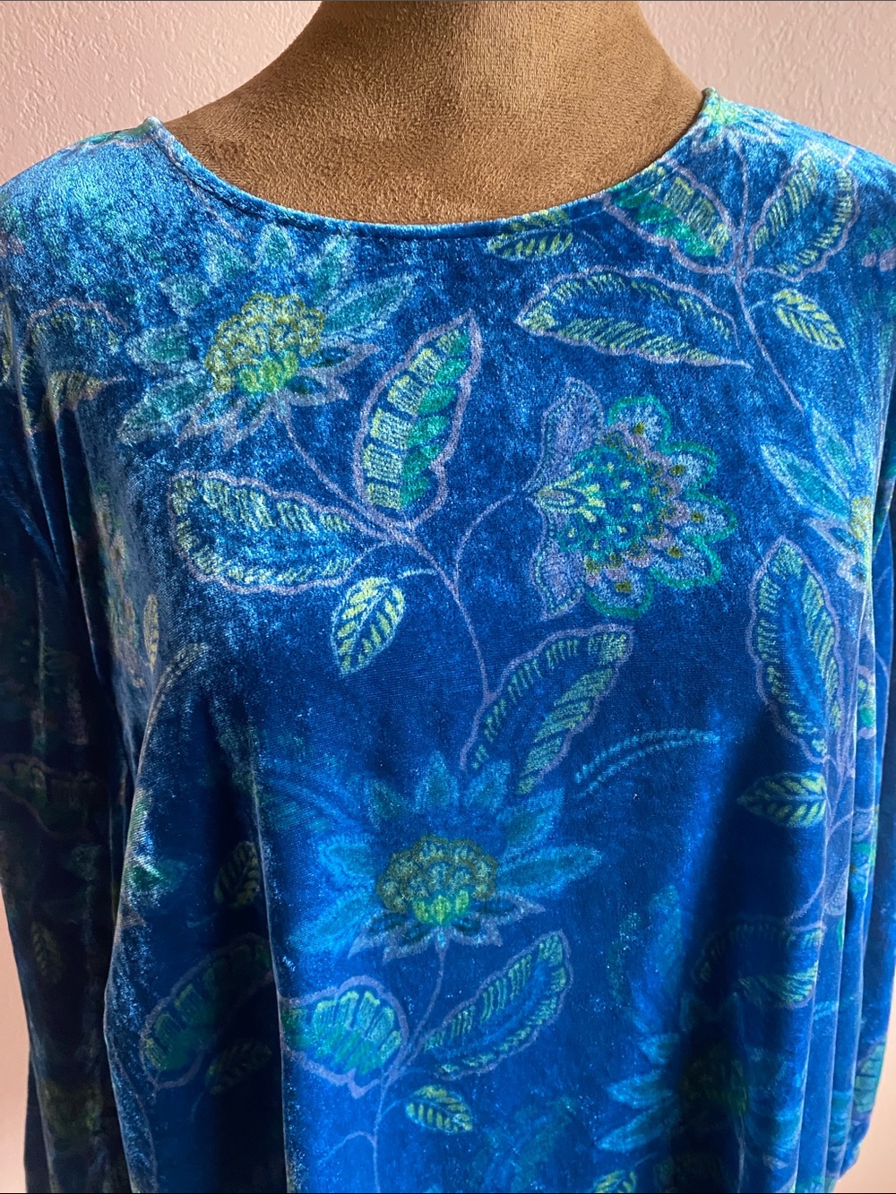 J. Jill Blue Floral Velvet 3/4 Sleeves Top with Green Accents - Picture 3 of 9
